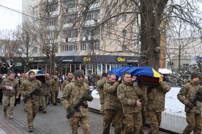Луцька громада попрощалася з двома Героями - Вадимом Радюком та Романом Сокольським