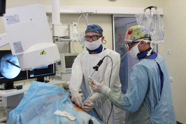 У волинській лікарні пацієнту видалили камінь, що «окупував» всю нирку. ФОТО