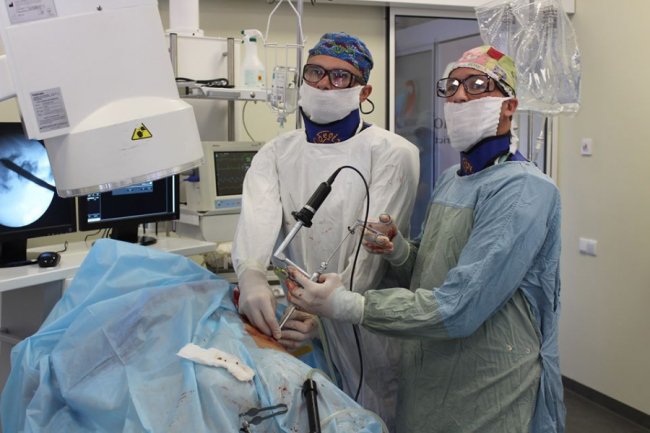 У волинській лікарні пацієнту видалили камінь, що «окупував» всю нирку. ФОТО