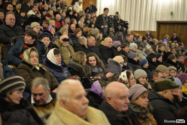 Дороги, поштарі, сільська медицина і школи: про що волиняни питали Петра Порошенка