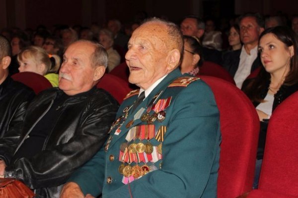 З пошаною і турботою вітали тих, хто мудрий літами. ФОТО