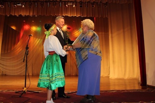 З пошаною і турботою вітали тих, хто мудрий літами. ФОТО