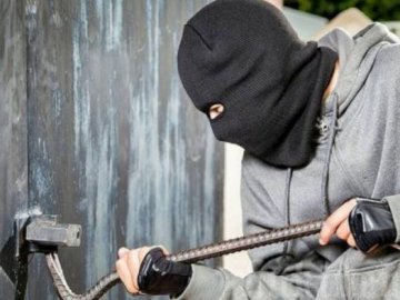 У волинянина злодії викрали  з гаража інструменти