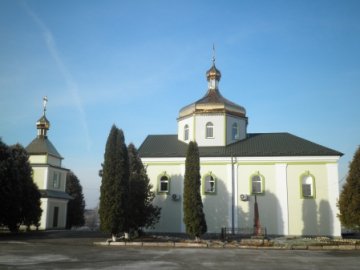 Зі штовханиною та тітушками: у селі на Волині намагалися блокувати перехід до ПЦУ