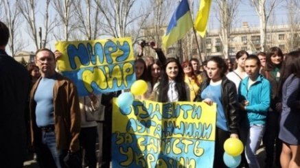У Луганську вийшли на мітинг за єдність України. ФОТО