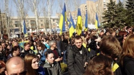 У Луганську вийшли на мітинг за єдність України. ФОТО