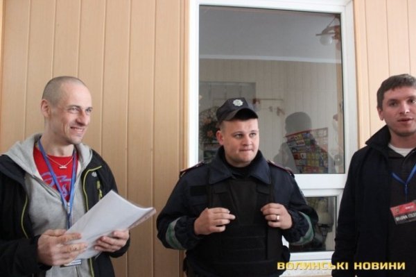 Як «люстрували» головного поштаря Волині. ФОТО. ВІДЕО