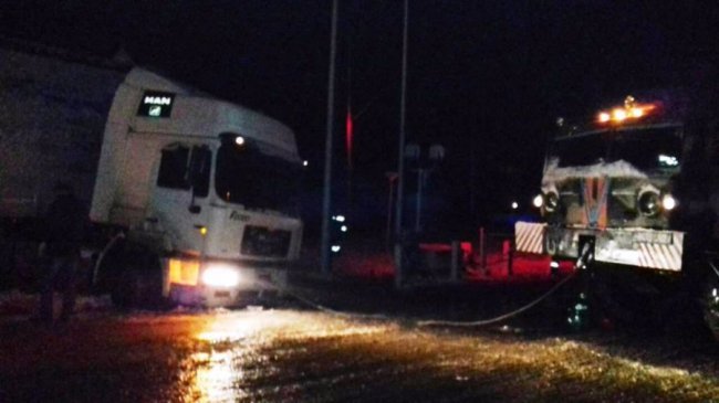 20-кілометрова черга із фур і жебрак-аферист. Надзвичайні новини тижня