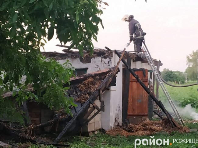 Через конфлікт із родичами співмешканки волинянин підпалив будівлю. ФОТО