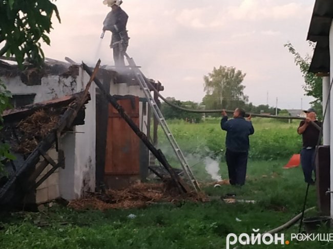 Через конфлікт із родичами співмешканки волинянин підпалив будівлю. ФОТО