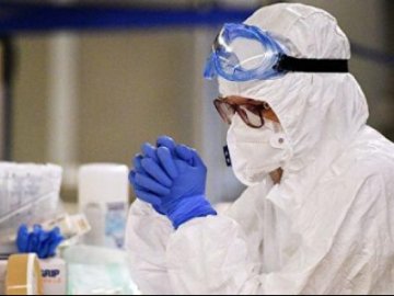 Більше п'яти тисяч українських медиків захворіли на коронавірус