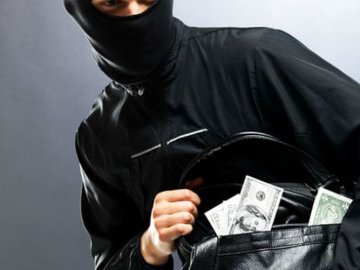 Волинянин повернув крадені гроші з магазину