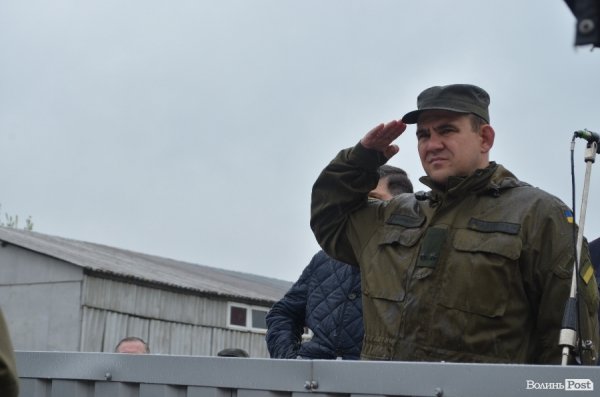 У Луцьку складали військову присягу під дощем