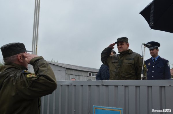 У Луцьку складали військову присягу під дощем