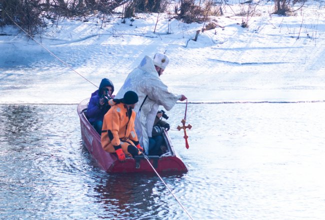 Як лучани пірнали в крижану купіль Стиру. ФОТО. ВІДЕО