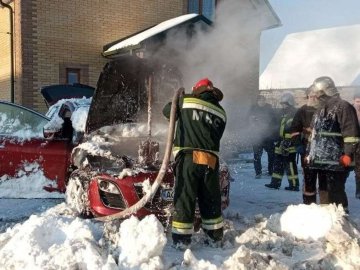 На Волині горів автомобіль Mazda