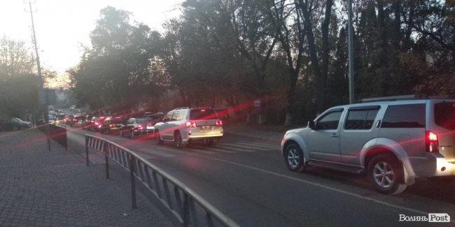 Через аварію у центрі Луцька утворилася тягучка. ФОТО
