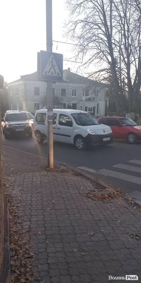 Через аварію у центрі Луцька утворилася тягучка. ФОТО