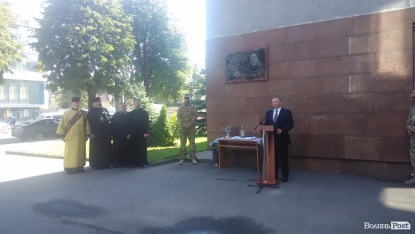 На будівлі СБУ відкрили меморіальну дошку Герою. ФОТО