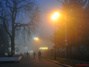 Опублікували фото вечірнього Луцька у тумані