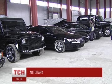 В Межигір'ї – «війна» за автівки Януковича