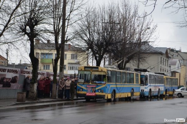 «Герої не вмирають!», – у Луцьку провели в останню путь майданівця. ФОТО. ВІДЕО