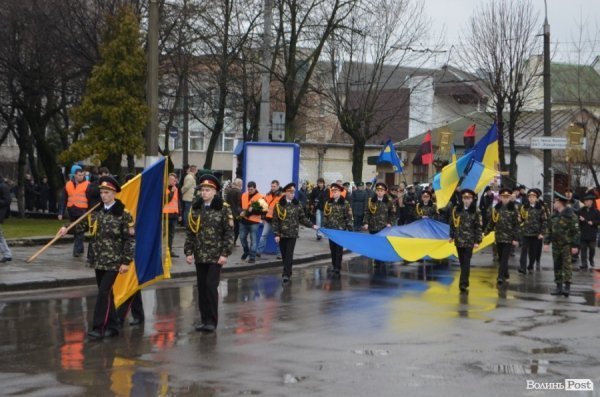 «Герої не вмирають!», – у Луцьку провели в останню путь майданівця. ФОТО. ВІДЕО