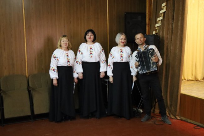 Зорепад одружень: на Великдень у волинській громаді побралися три пари. ФОТО