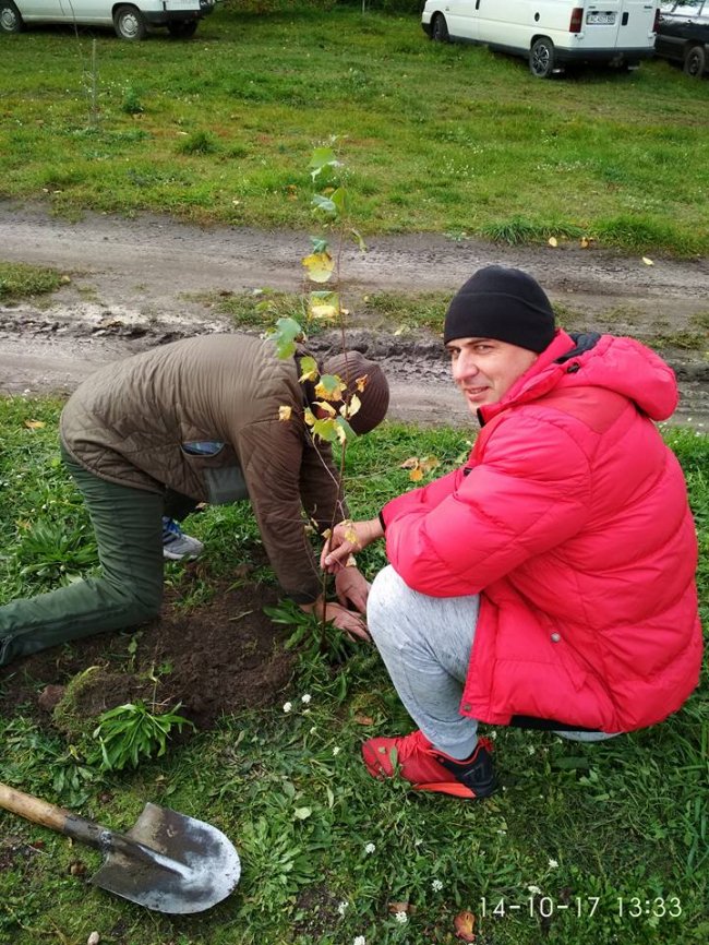 Ковель: в честь захисників України висадили парк