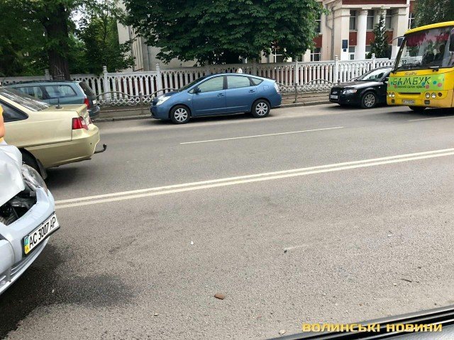 У Луцьку на Перемоги – аварія. ФОТО
