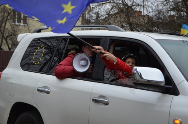 Автопробіг у Луцьку: усіх кличуть на майдан. ФОТО. ВІДЕО