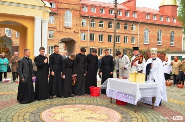 У Луцьку святять паску. ФОТО