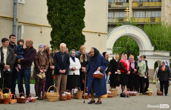 У Луцьку святять паску. ФОТО