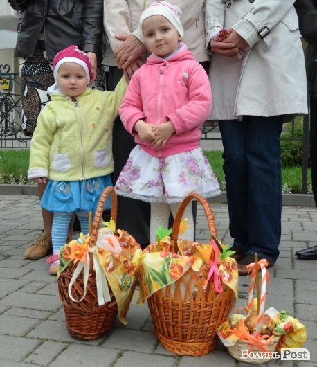 У Луцьку святять паску. ФОТО