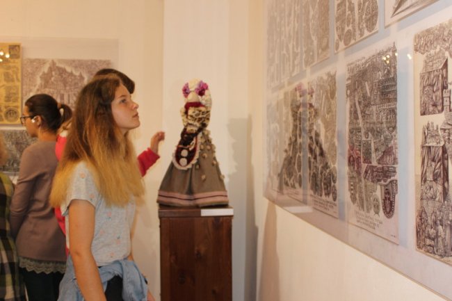 Виставка в Луцьку: минуле крізь призму емоцій. ФОТО