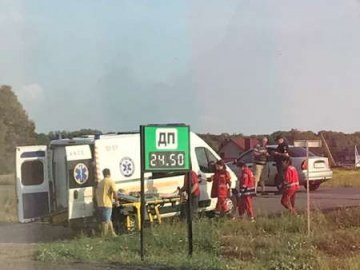 Поблизу Луцька автівка збила дівчину: деталі інциденту