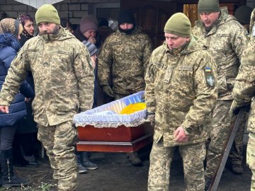 На Волині попрощалися із військовим Сергієм Панасюком, який загинув біля білоруського кордону. ФОТО