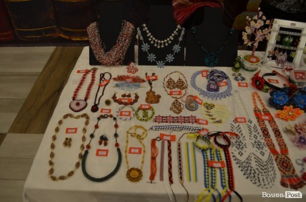 У Луцьку продають вироби ручної роботи для закоханих. ФОТО