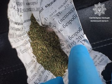 У Луцьку затримали чоловіка з наркотичними речовинами. ФОТО