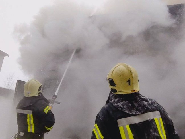 Деталі пожежі в Луцьку: шпиталізували чоловіка