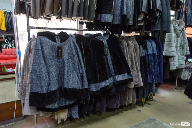 У магазині шкіри та хутра «Steel» у центрі Луцька пропонують шалені знижки*