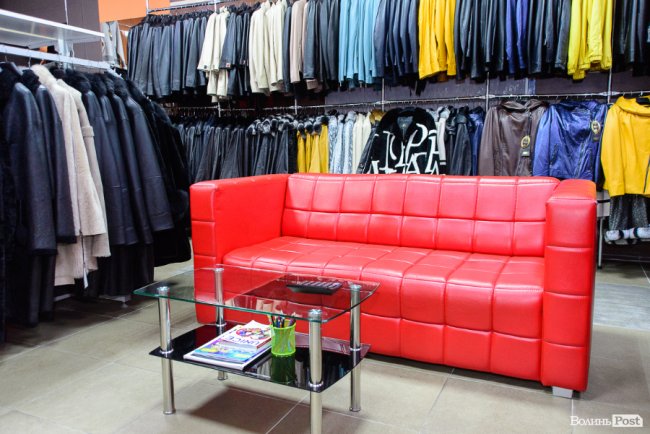 У магазині шкіри та хутра «Steel» у центрі Луцька пропонують шалені знижки*