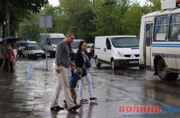 У Луцьку дощ зірвав святковий концерт. ФОТО