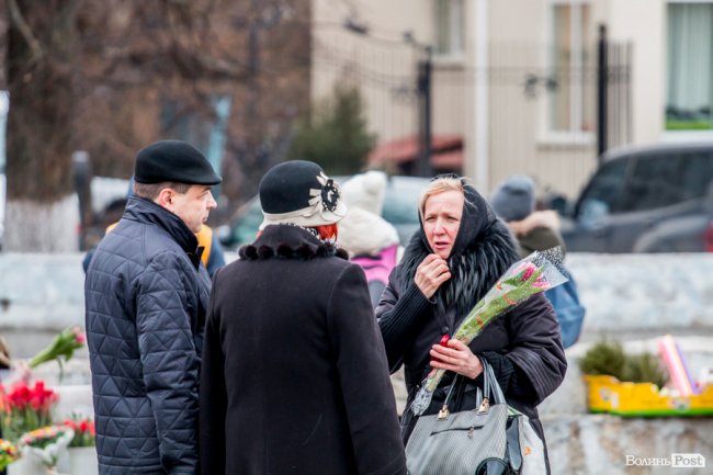За день до свята: Луцьк накрила тюльпанова лихоманка. ФОТО
