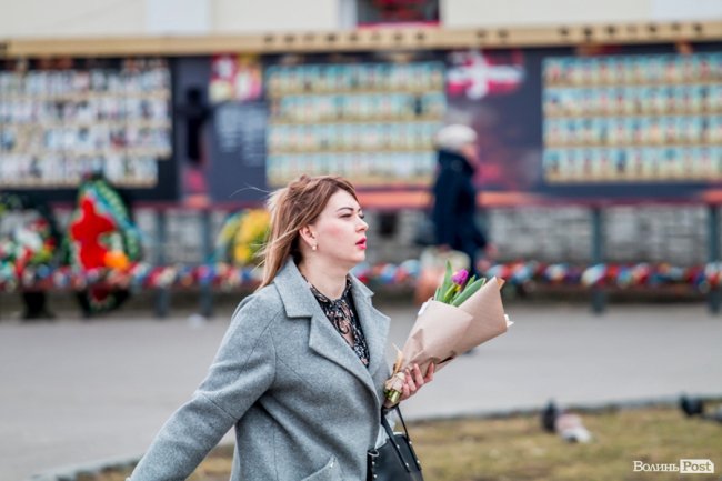 За день до свята: Луцьк накрила тюльпанова лихоманка. ФОТО