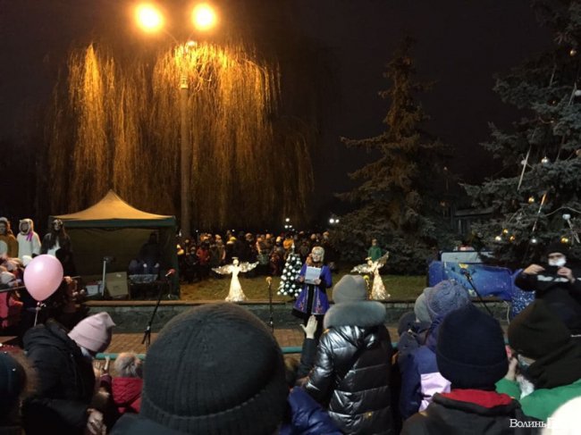 У Ковелі засвітили вогні головної ялинки міста. ФОТО