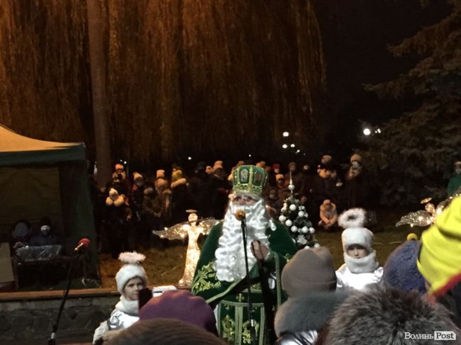 У Ковелі засвітили вогні головної ялинки міста. ФОТО