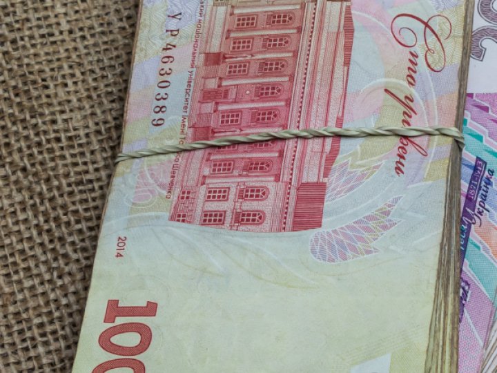 Стали відомі шалені зарплати чиновників: хто отримує понад 200 тисяч гривень