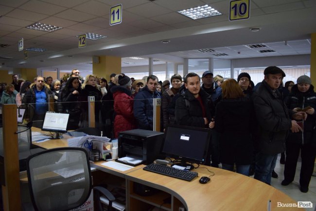  У луцькому ЦНАПі прокоментували ситуацію з паспортними чергами