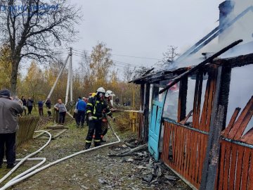 У селі на Волині через несправний димар загорівся житловий будинок. ФОТО